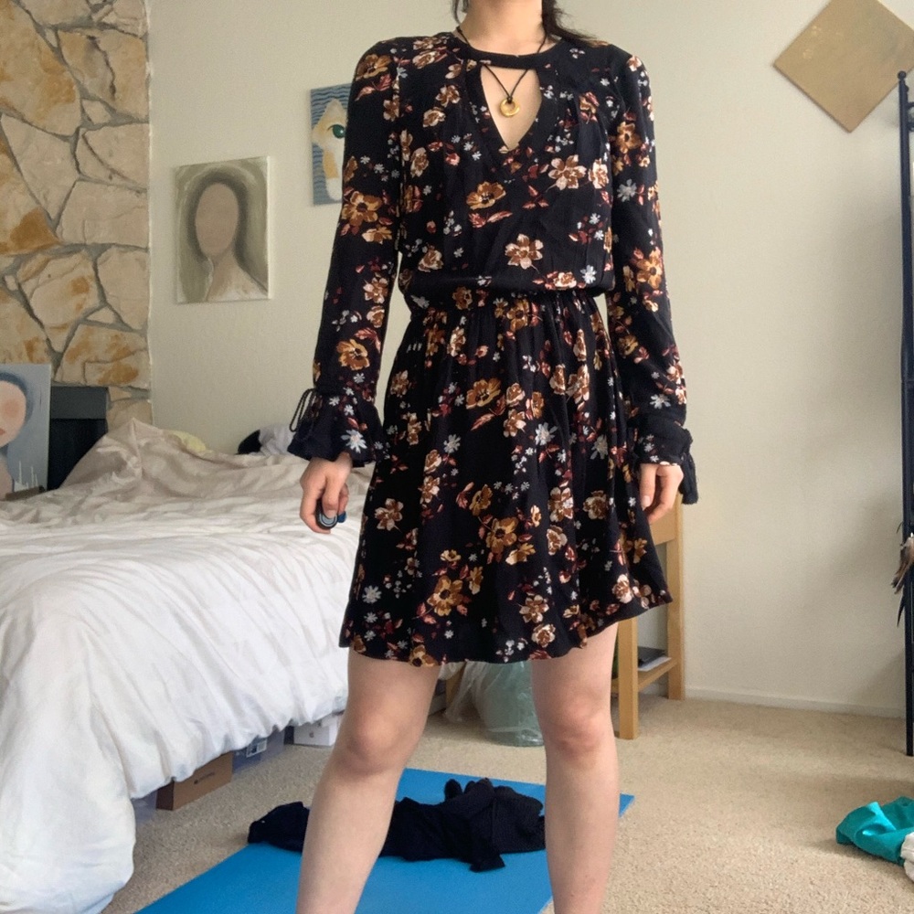 AE flower sleeve dress